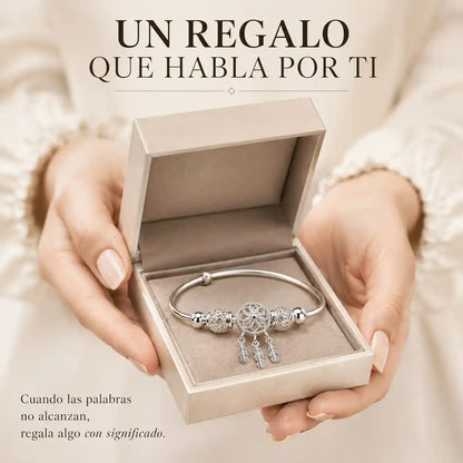 Un amuleto de plata para recordarle que no estás sola